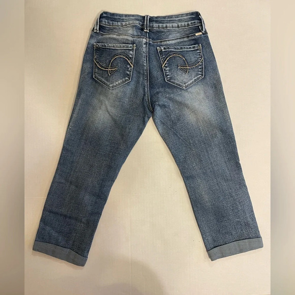 YMI Crops Distressed Cuffed Denim Jean Capri Size 3 - Picture 3 of 7